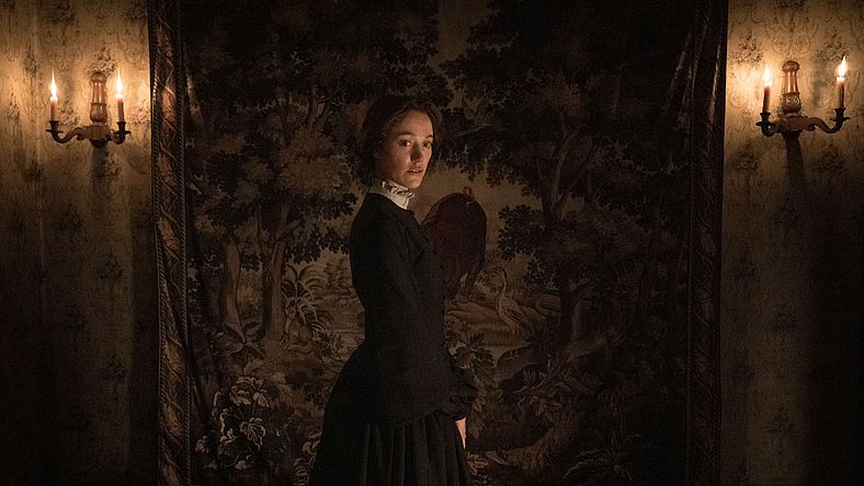 Victorian Psycho Maika Monroe